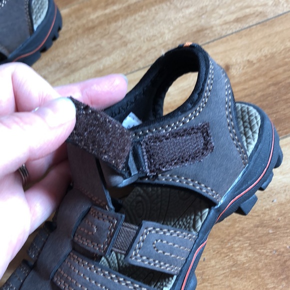 NWOT brown unisex toddler sandals. - Picture 6 of 6